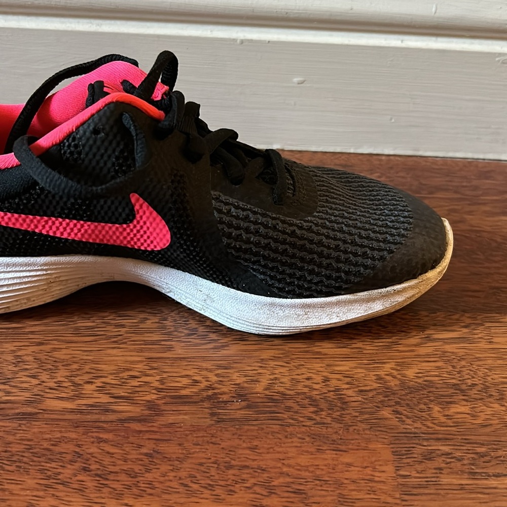 Girls Nike Sneakers - Picture 3 of 5